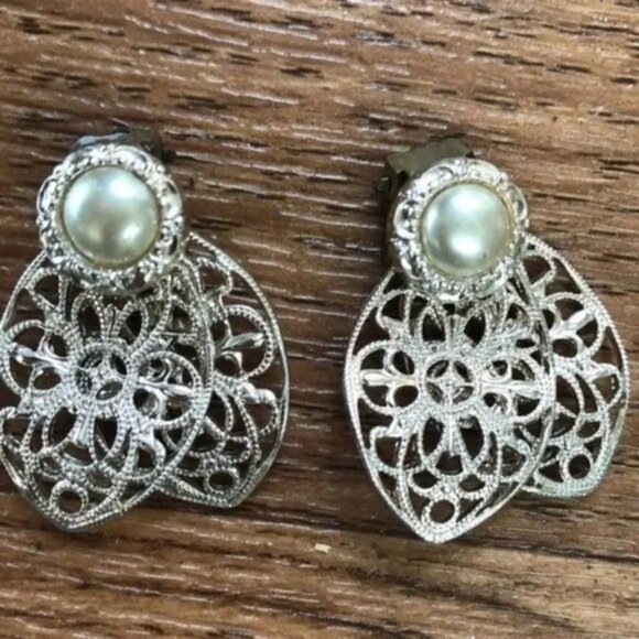 Vintage Style Clip On Earrings Silver Tone Filigree Faux Pearl Dangle - Picture 5 of 6